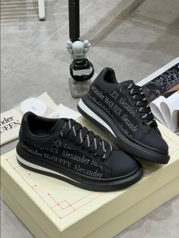 Alexander McQueen Oversized Sneaker - RAS57