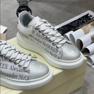 Alexander McQueen Oversized Sneaker - RAS65