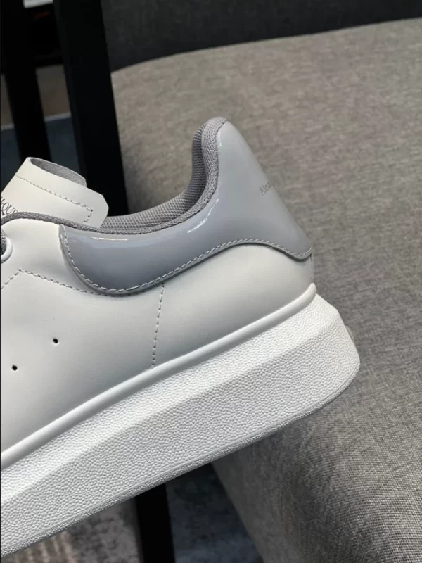 Alexander McQueen Oversized Sneaker - RAS12