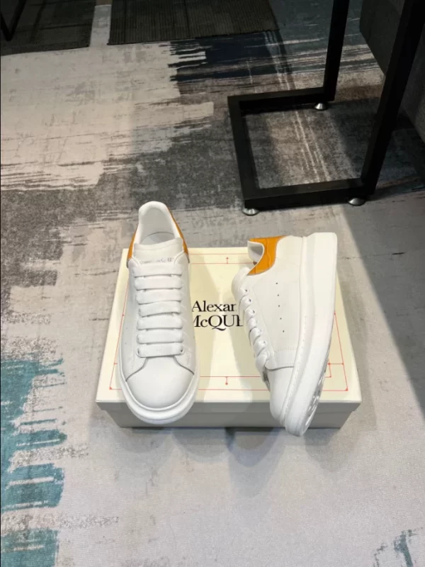 Alexander McQueen Oversized Sneaker - RAS18