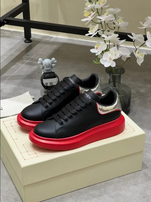 Alexander McQueen Oversized Sneaker - RAS27