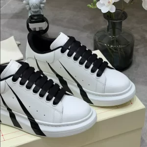 Alexander McQueen Oversized Sneaker - RAS45