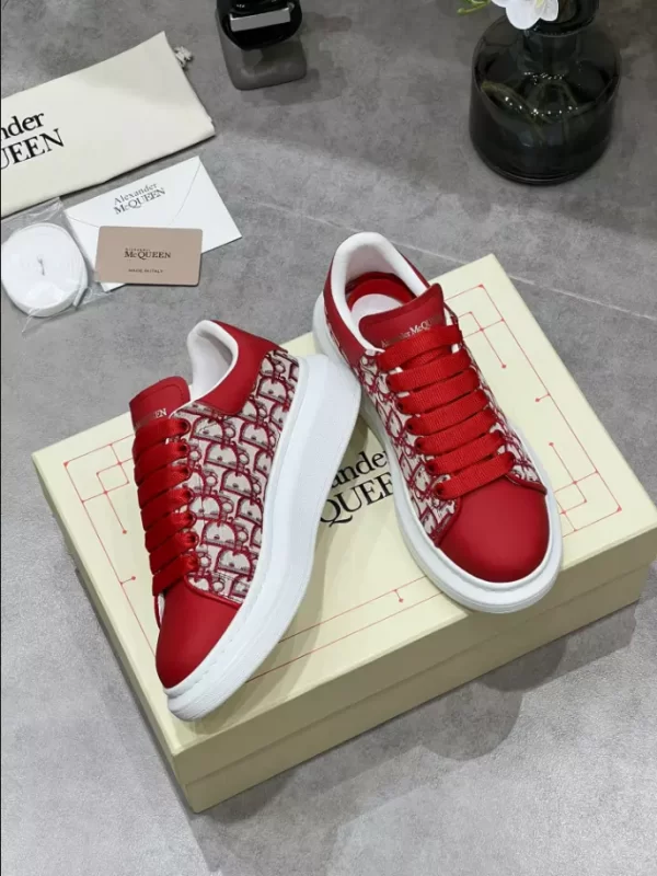 Alexander McQueen Oversized Sneaker - RAS55