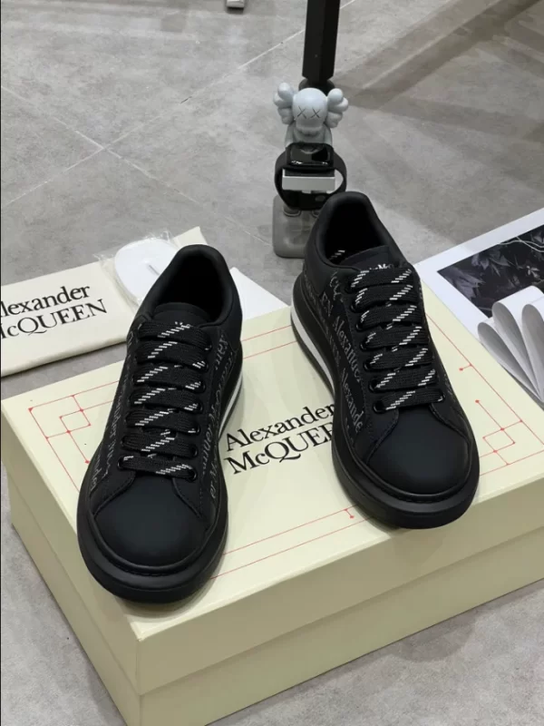 Alexander McQueen Oversized Sneaker - RAS57