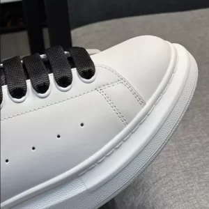 Alexander McQueen Oversized Sneaker - RAS14