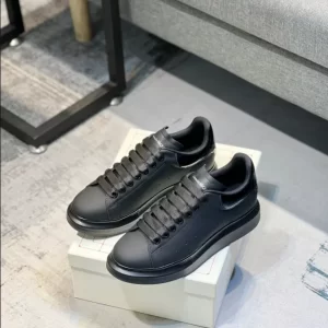 Alexander McQueen Oversized Sneaker - RAS15