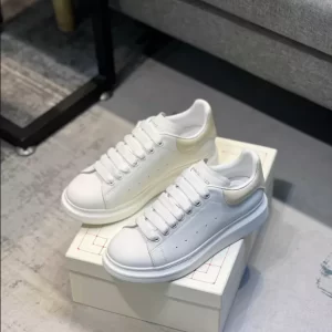 Alexander McQueen Oversized Sneaker - RAS17