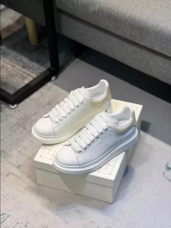 Alexander McQueen Oversized Sneaker - RAS17