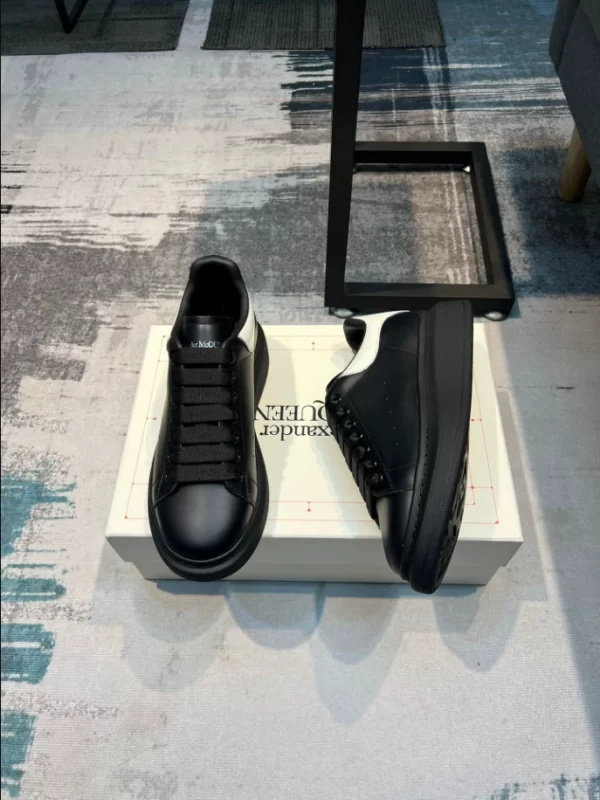 Alexander McQueen Oversized Sneaker - RAS24