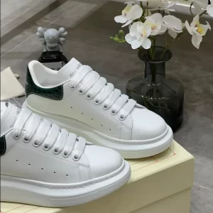 Alexander McQueen Oversized Sneaker - RAS35