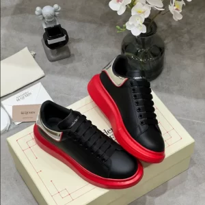 Alexander McQueen Oversized Sneaker - RAS27