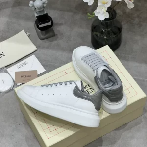 Alexander McQueen Oversized Sneaker - RAS39