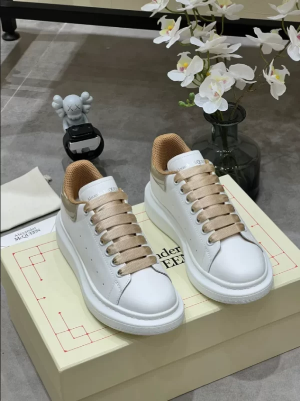 Alexander McQueen Oversized Sneaker - RAS42