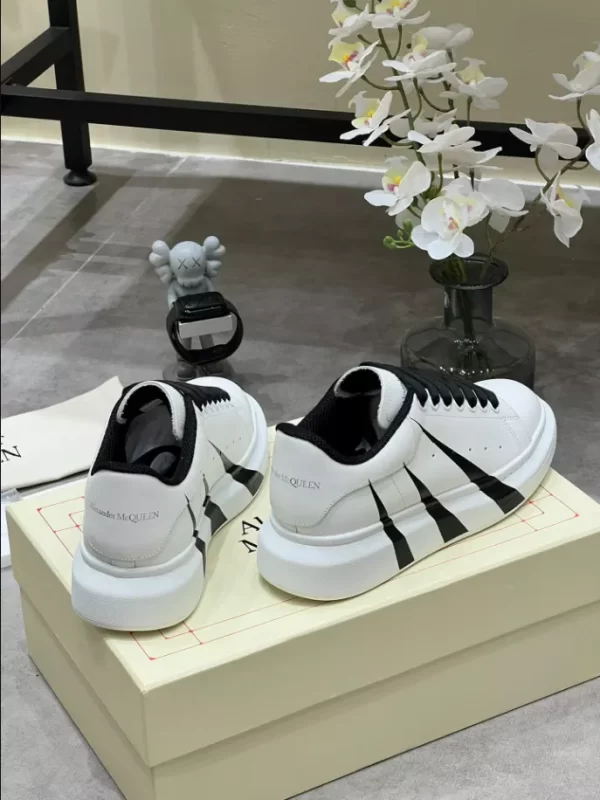 Alexander McQueen Oversized Sneaker - RAS45