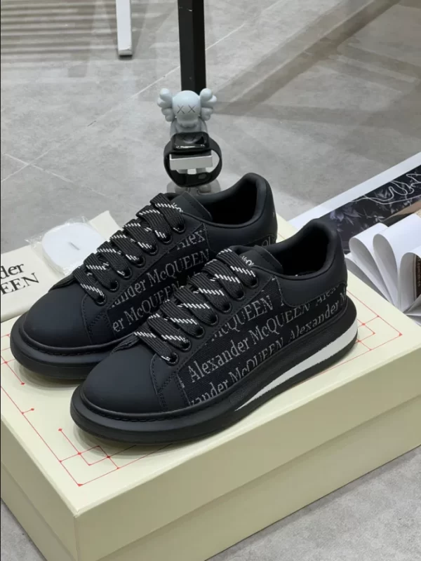 Alexander McQueen Oversized Sneaker - RAS57