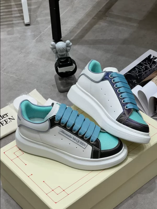 Alexander McQueen Oversized Sneaker - RAS61