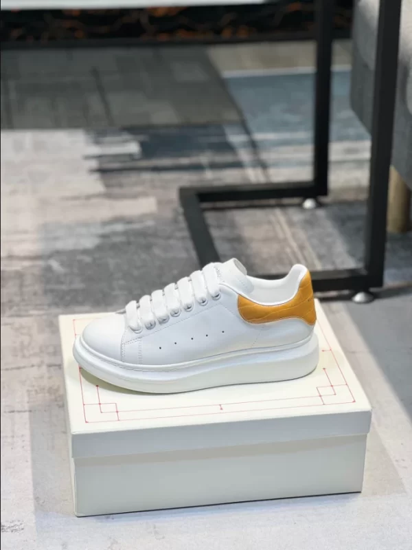 Alexander McQueen Oversized Sneaker - RAS18