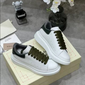 Alexander McQueen Oversized Sneaker - RAS38