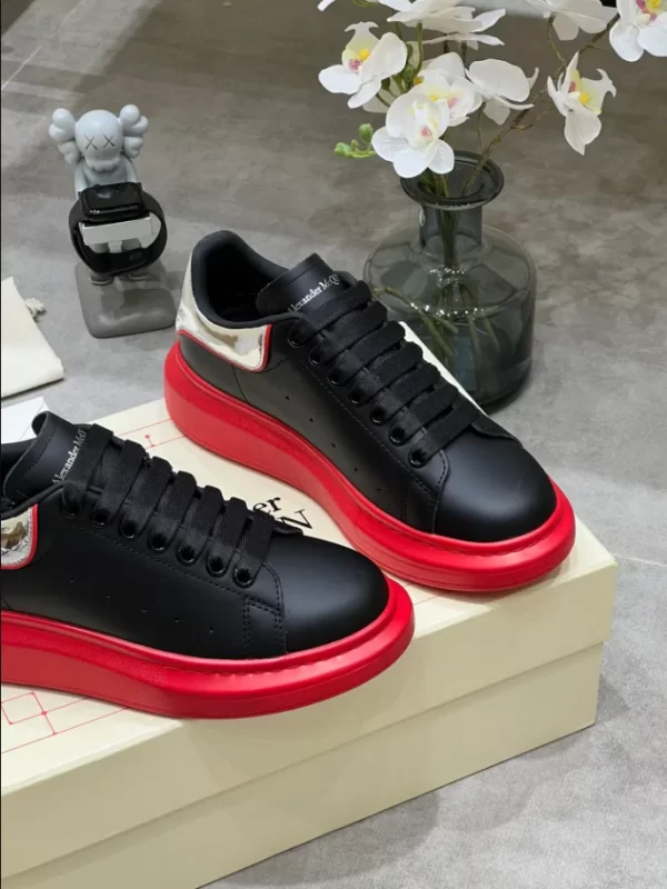 Alexander McQueen Oversized Sneaker - RAS27