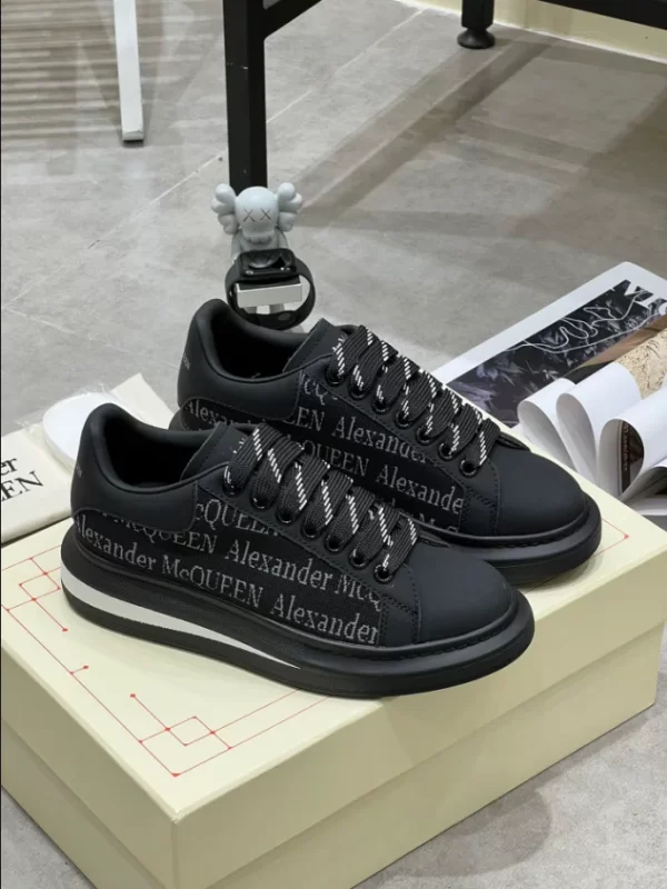 Alexander McQueen Oversized Sneaker - RAS57