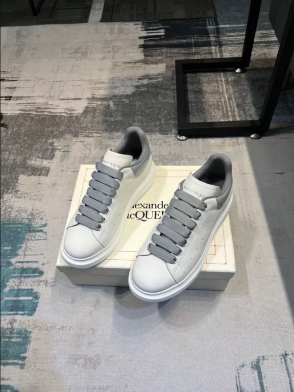 Alexander McQueen Oversized Sneaker - RAS12