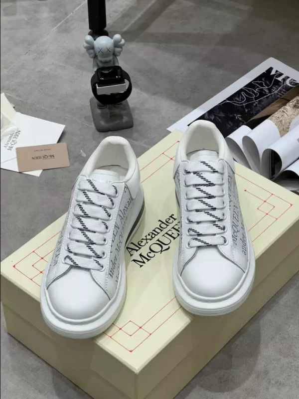 Alexander McQueen Oversized Sneaker - RAS58