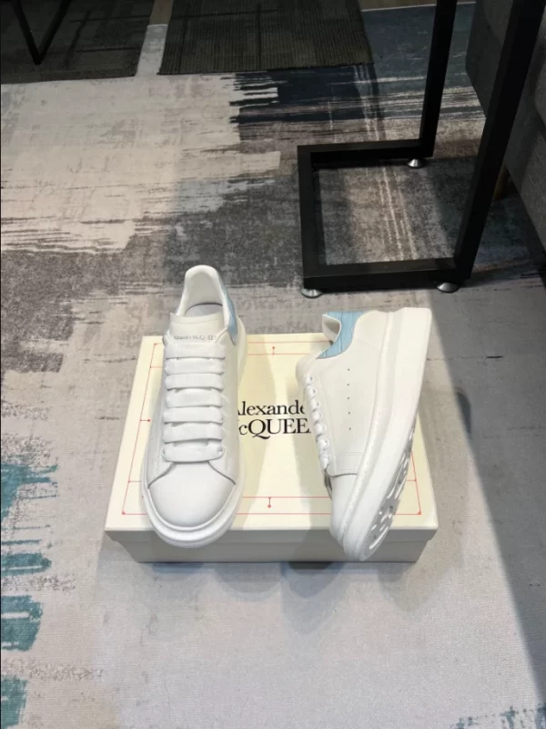 Alexander McQueen Oversized Sneaker - RAS16