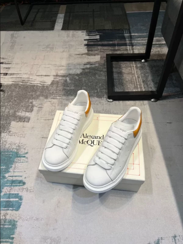 Alexander McQueen Oversized Sneaker - RAS18