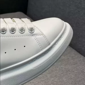 Alexander McQueen Oversized Sneaker - RAS26