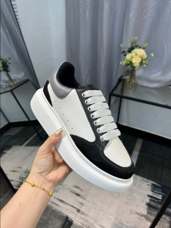 Alexander McQueen Oversized Sneaker - RAS08