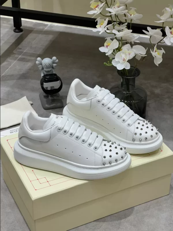 Alexander McQueen Oversized Sneaker - RAS29