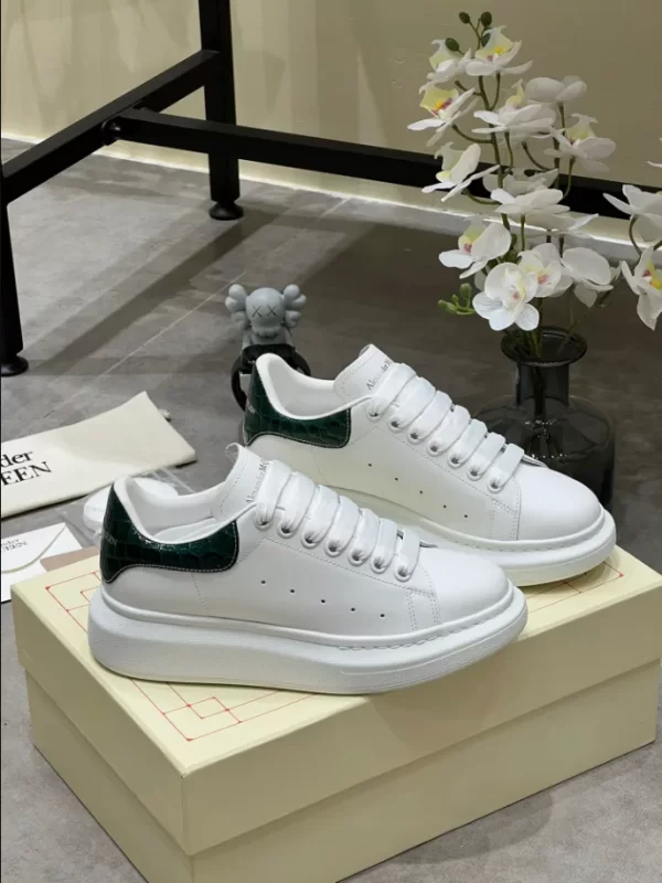 Alexander McQueen Oversized Sneaker - RAS35