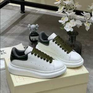 Alexander McQueen Oversized Sneaker - RAS38