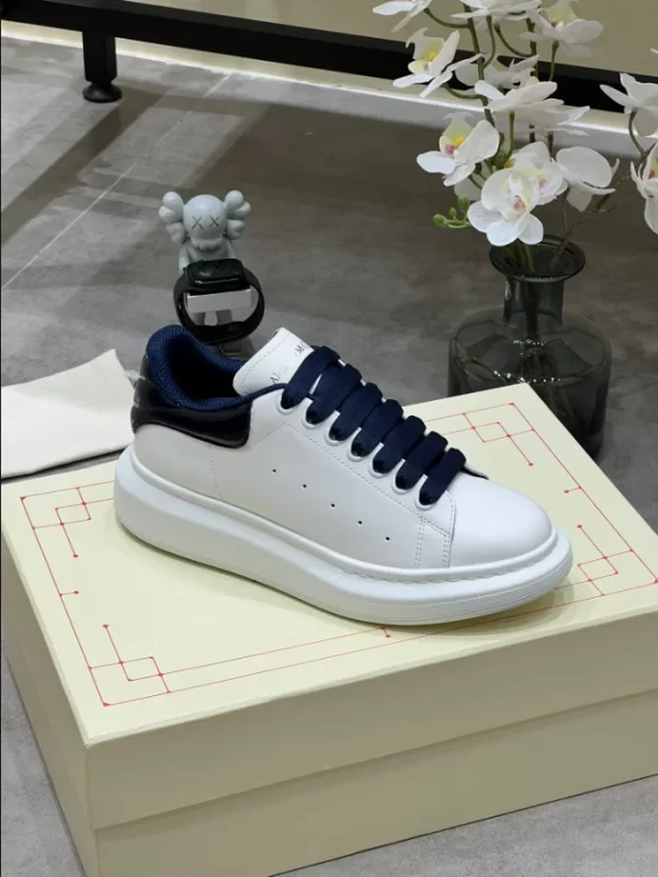 Alexander McQueen Oversized Sneaker - RAS41