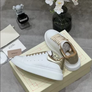 Alexander McQueen Oversized Sneaker - RAS42