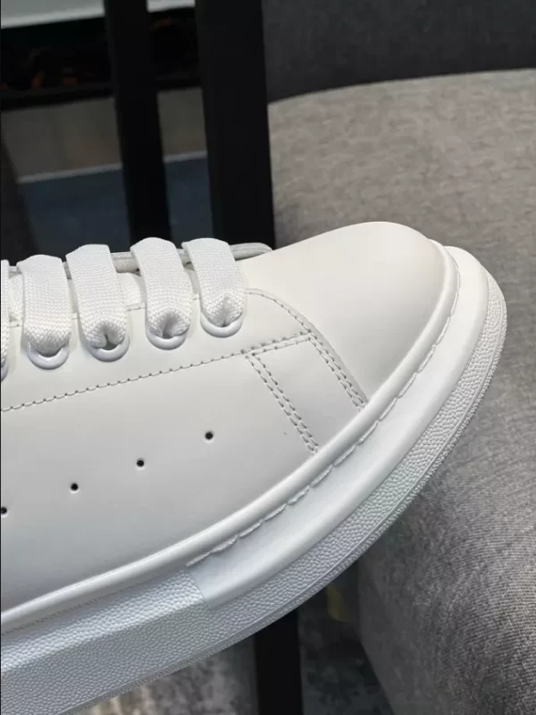 Alexander McQueen Oversized Sneaker - RAS10