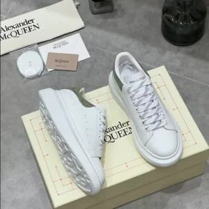 Alexander McQueen Oversized Sneaker - RAS52