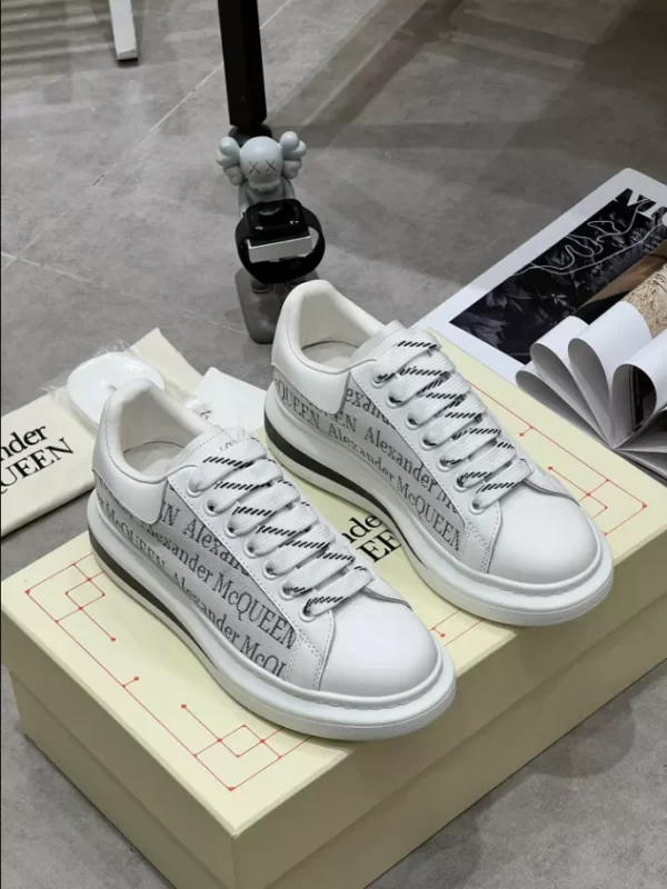 Alexander McQueen Oversized Sneaker - RAS58