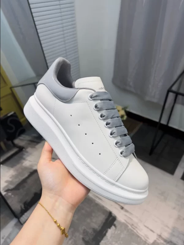 Alexander McQueen Oversized Sneaker - RAS12