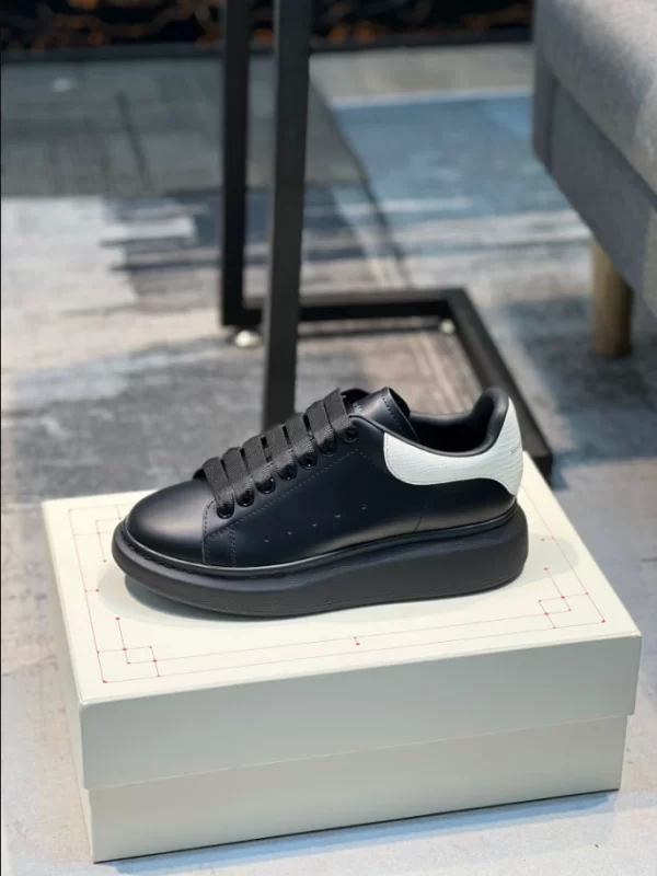 Alexander McQueen Oversized Sneaker - RAS24