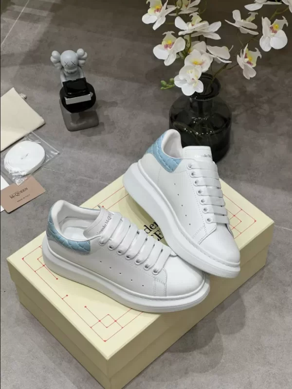 Alexander McQueen Oversized Sneaker - RAS34