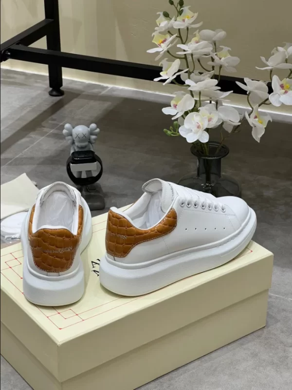 Alexander McQueen Oversized Sneaker - RAS37