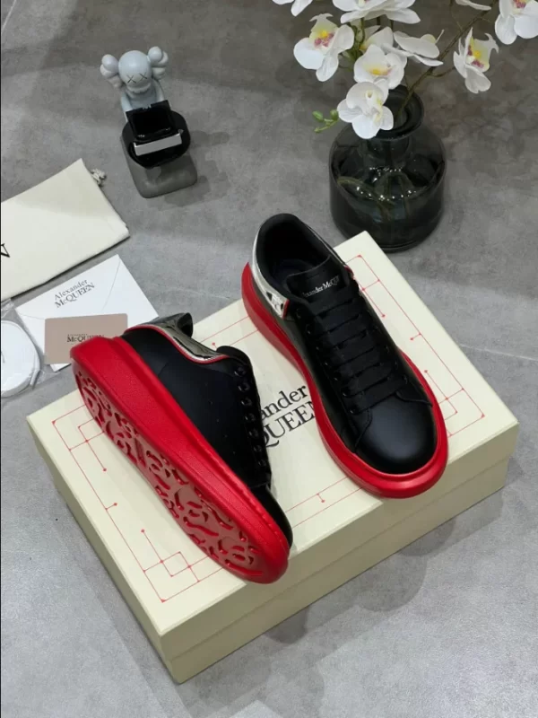 Alexander McQueen Oversized Sneaker - RAS27