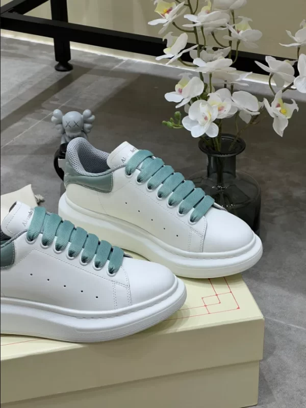 Alexander McQueen Oversized Sneaker - RAS40