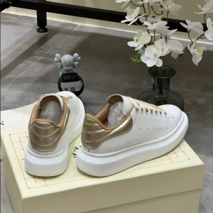 Alexander McQueen Oversized Sneaker - RAS42