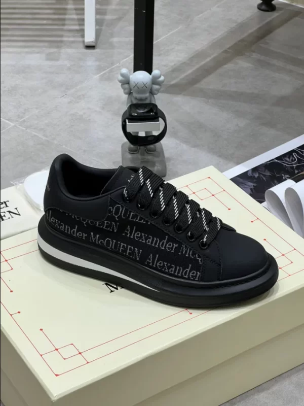 Alexander McQueen Oversized Sneaker - RAS57