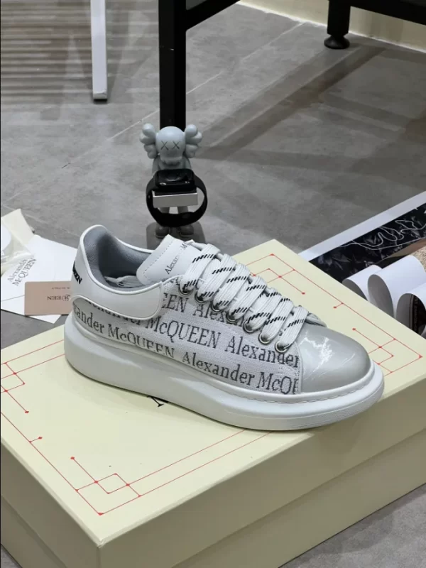 Alexander McQueen Oversized Sneaker - RAS65