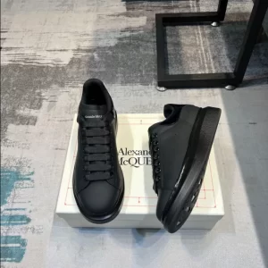 Alexander McQueen Oversized Sneaker - RAS15