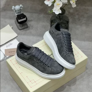 Alexander McQueen Oversized Sneaker - RAS32