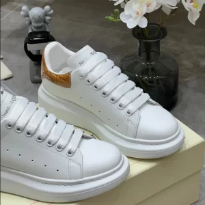 Alexander McQueen Oversized Sneaker - RAS37